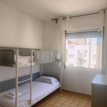 Hostel Lisa House *